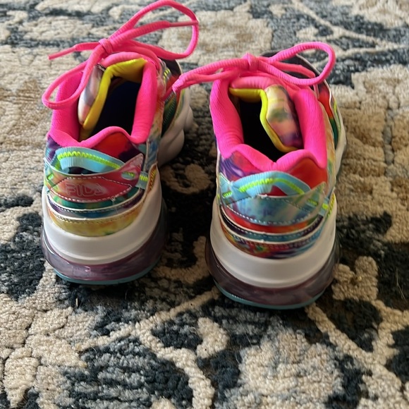 Size 6 Tye Dye Fila Shoes - Picture 4 of 10